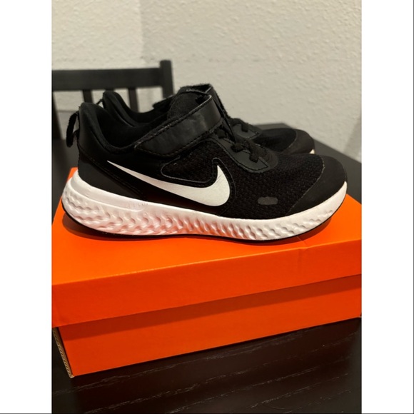 Little Boys Nike Revolution 5 Sneakers - Picture 1 of 7
